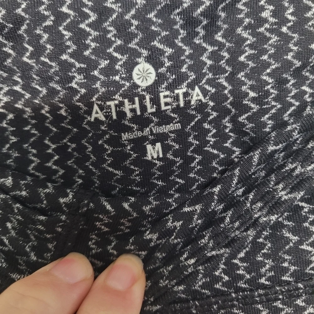 Athleta black white zig zag leggins size M